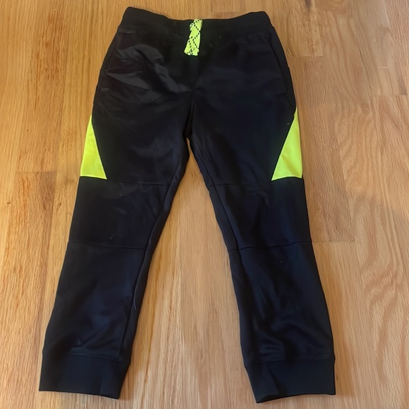 6 pcs Ultimate Sport Bundle, toddler boys, under armour, nike, puma, size 4 - Picture 14 of 17